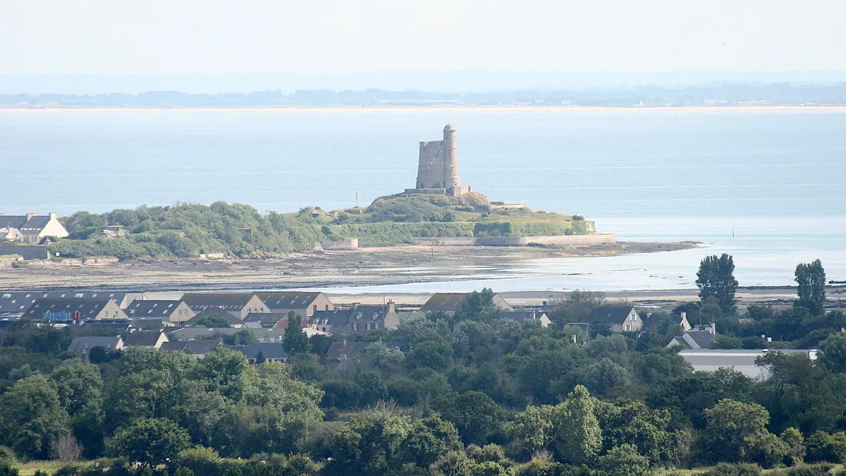 Saint-Vaast-la-Hougue — vue de la commune